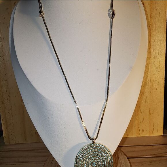 Tablbot Elegant Gold Crystal Pendant Necklace - Picture 2 of 3